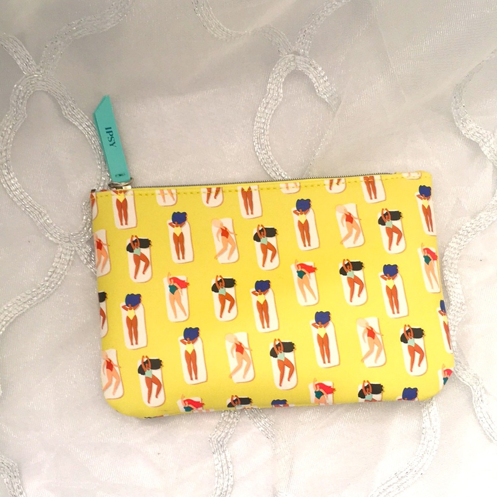 (Free with $30+ purchase) Ipsy beach makeup bag